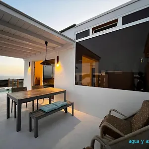 https://apt-casa-tie-lanzarote-vista-mar-piscina-relax-adults-only.in-canary-islands.com