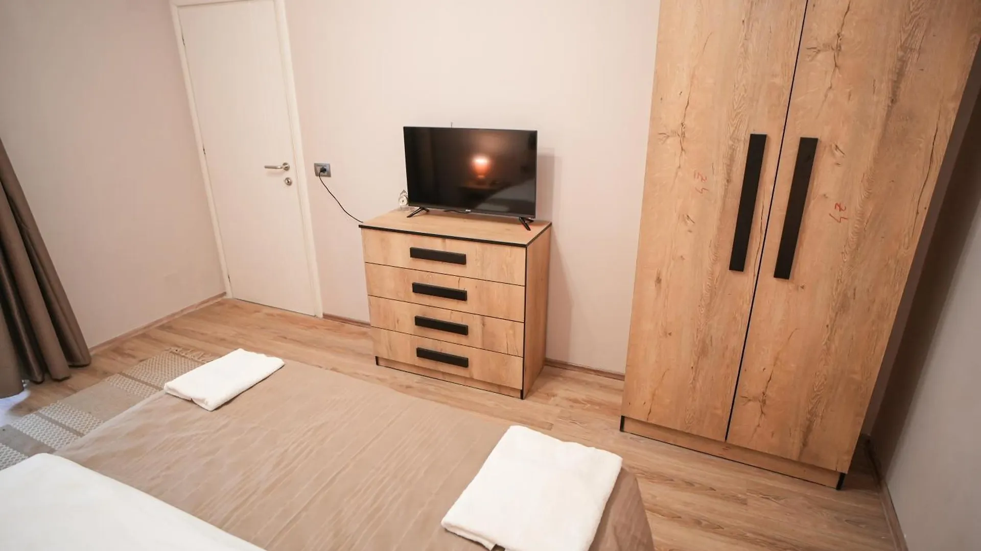 Grandpa House - App.3 Apartment Tirana